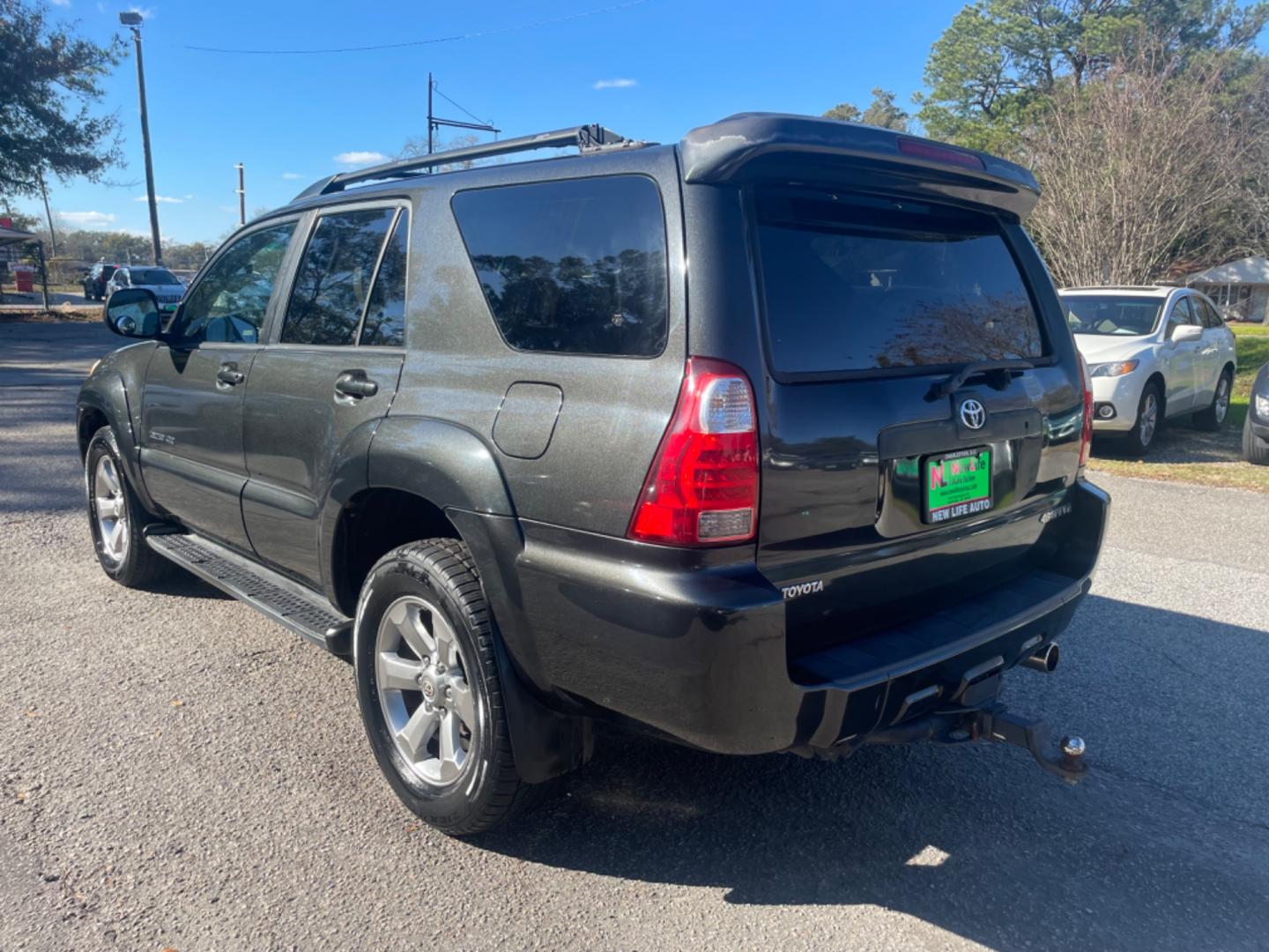 2007 GRAY TOYOTA 4RUNNER LIMITED (JTEBT17R778) with an 4.7L engine, Automatic transmission, located at 5103 Dorchester Rd., Charleston, SC, 29418-5607, (843) 767-1122, 36.245171, -115.228050 - Clean Spacious Interior with Leather, Power Rear Window, CD/AUX/Sat, Navigation, Backup Camera, Dual Climate Control, Power Everything (windows, locks, seats, mirrors), Memory/Heated Seats, Keyless Entry, Tow Package, Alloy Wheels. Local Trade-in! Clean CarFax (no accidents reported!) 186k miles Lo - Photo#4